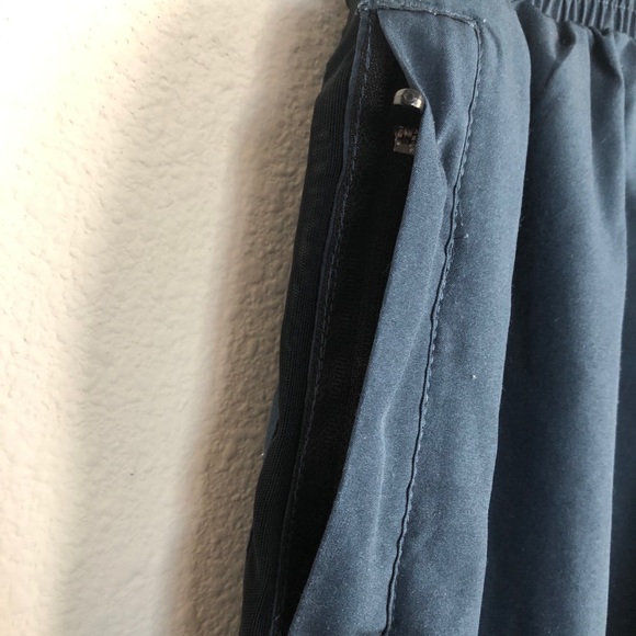 Barrys Fit Stretch Athletic Gym Zip Pocket Shorts - Picture 4 of 5